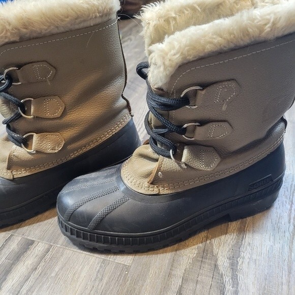 Sorel black and tan duck boots - Picture 5 of 7